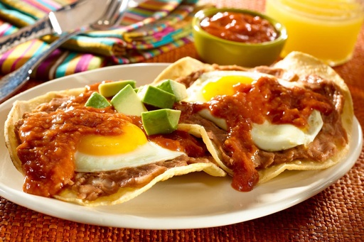 Huevos al gusto - A la mexicana , divorciados , con jamón , con tocino, rancheros.